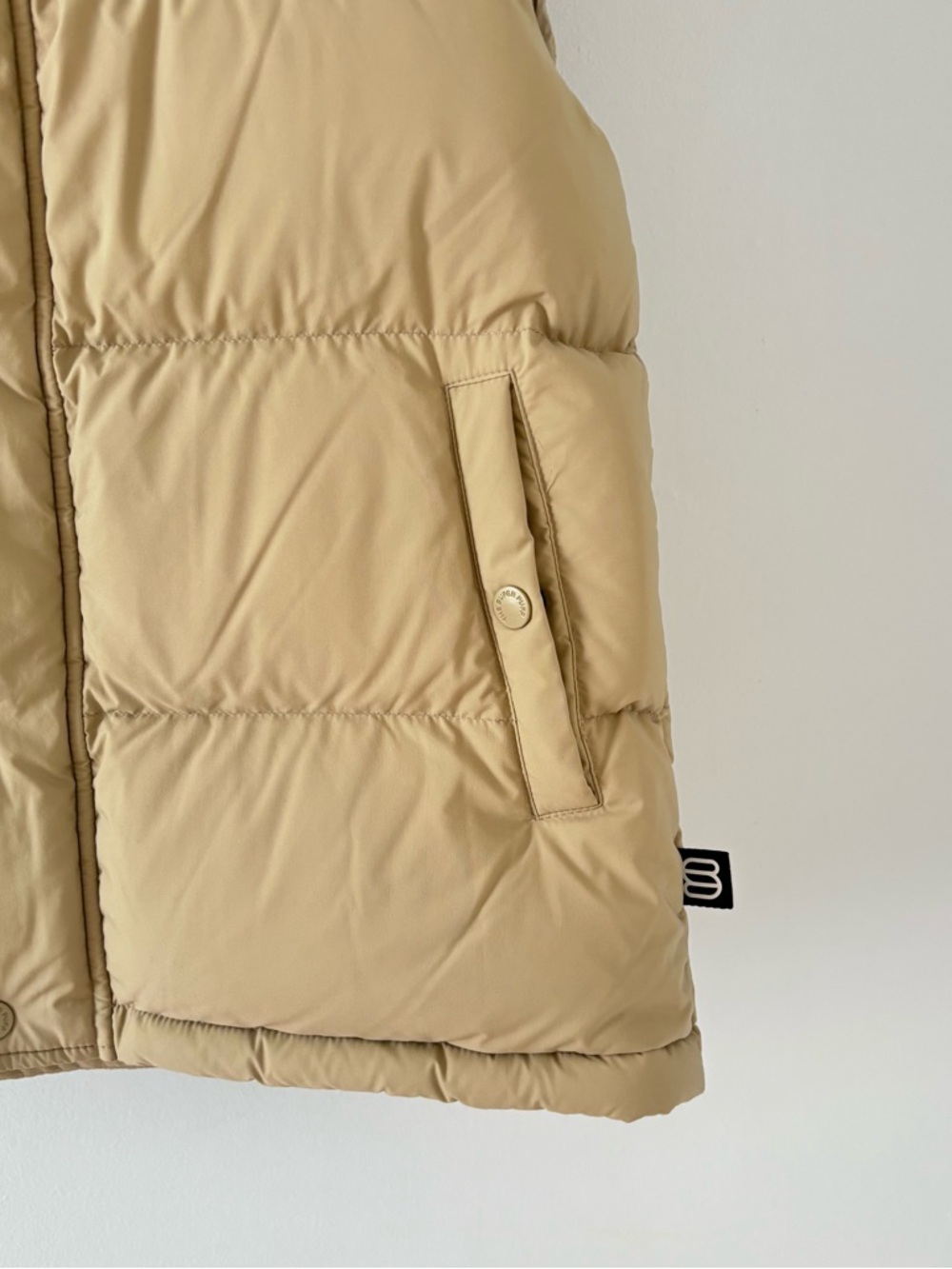 The Super Puff Vest cliMATTE Water Repellent Wind Resistant Puffer Aritzia - Picture 5 of 8